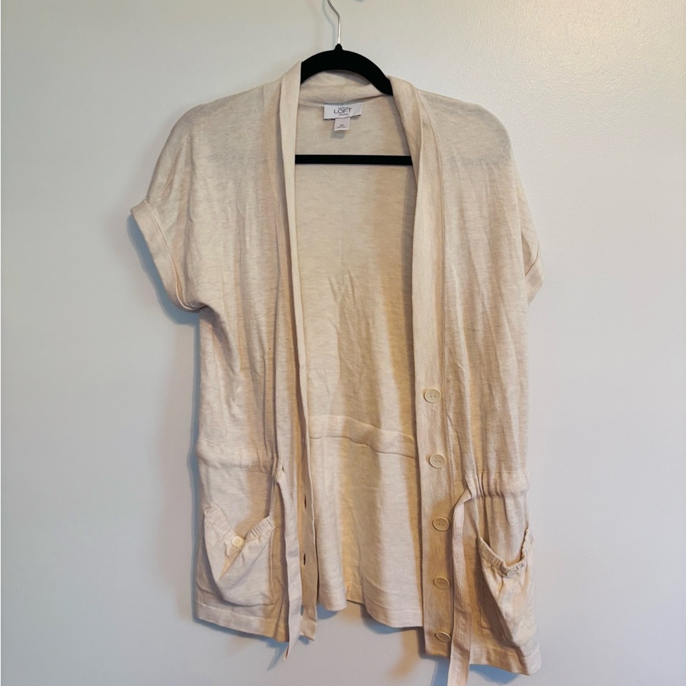Loft cream short sleeve cardigan shrug with front pockets and drawstring size